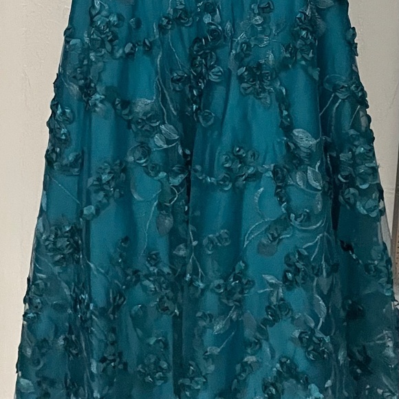 Party wear dresses - Picture 2 of 2